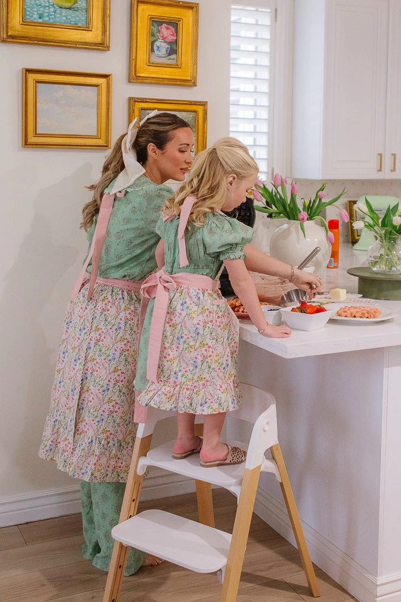 Ivy Apron In Floral Cotton - Image 5