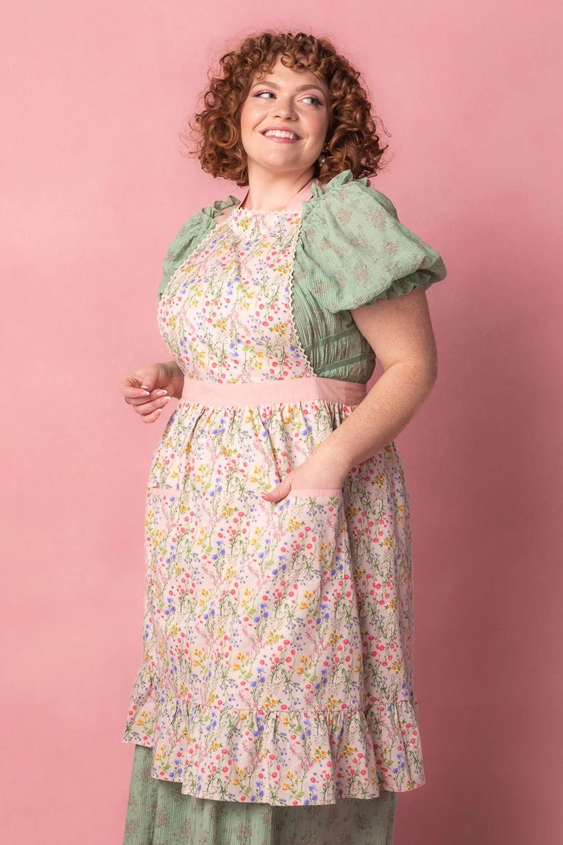Ivy Apron In Floral Cotton - Image 3